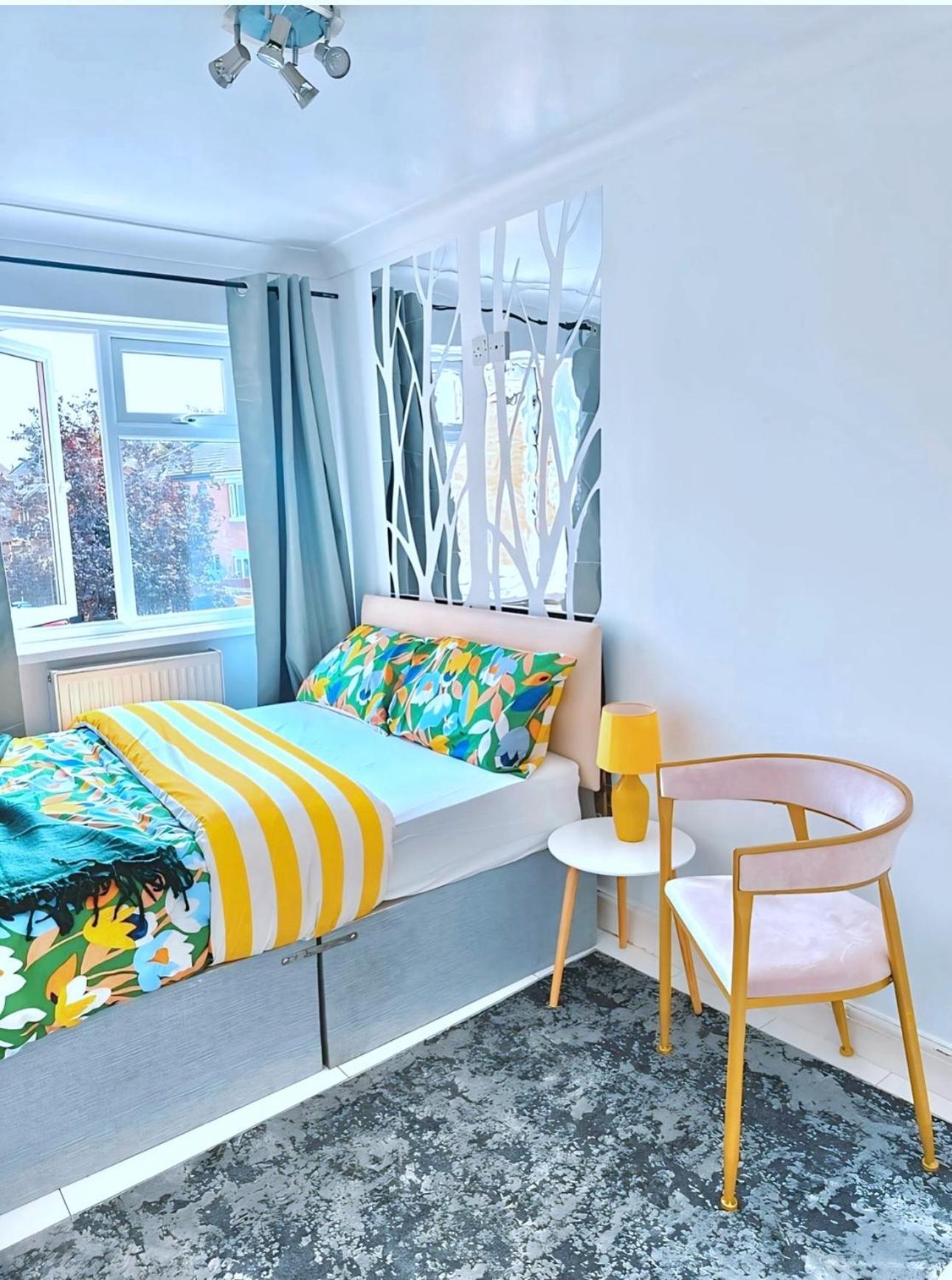 Charming 3-Bedroom House With Garden In Portsmouth, Close Parking, Train Station & Gunwharf Zewnętrze zdjęcie