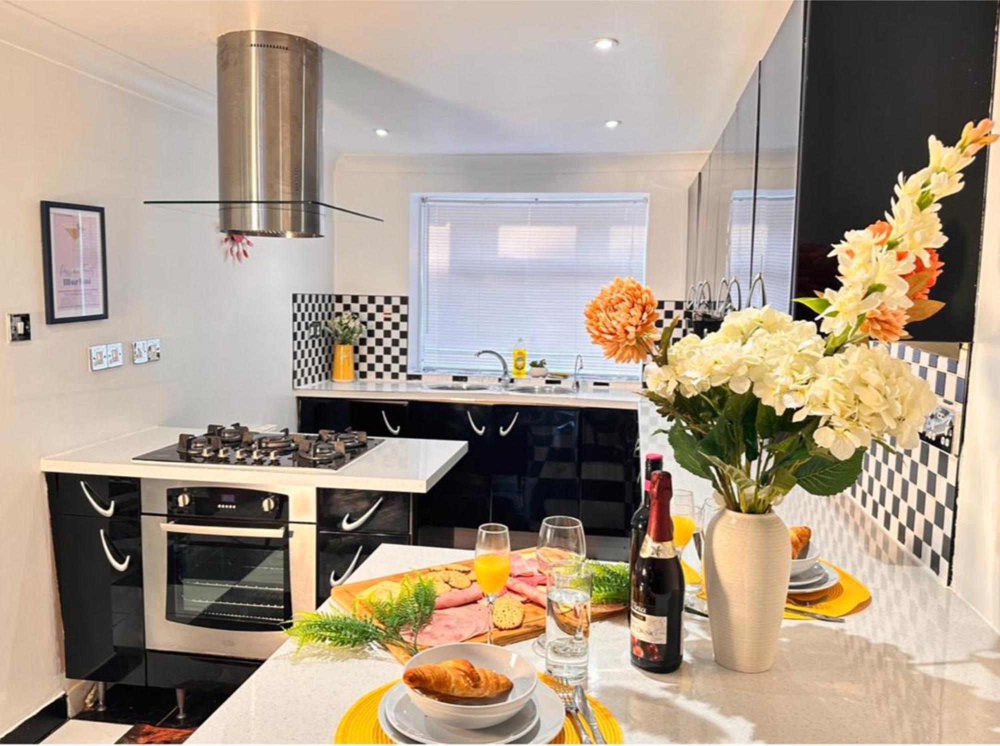 Charming 3-Bedroom House With Garden In Portsmouth, Close Parking, Train Station & Gunwharf Zewnętrze zdjęcie