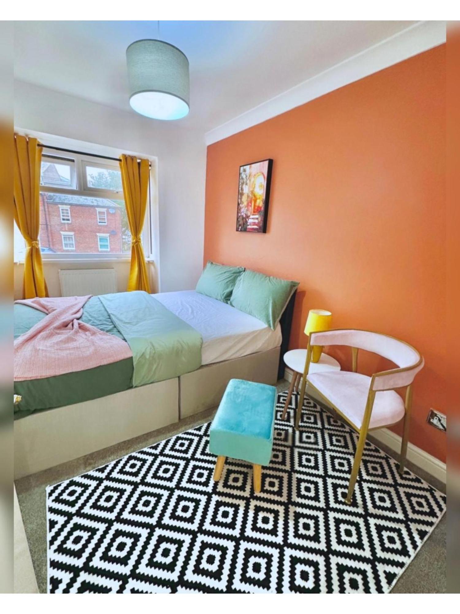 Charming 3-Bedroom House With Garden In Portsmouth, Close Parking, Train Station & Gunwharf Zewnętrze zdjęcie